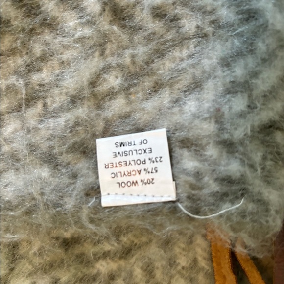Totally Unique! Grey herringbone throw blanket with 100% leather fringe. - Picture 5 of 9